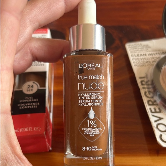 COVERGIRL Outlast Extreme Wear Concealer and Pressed Powder Set - Picture 4 of 5